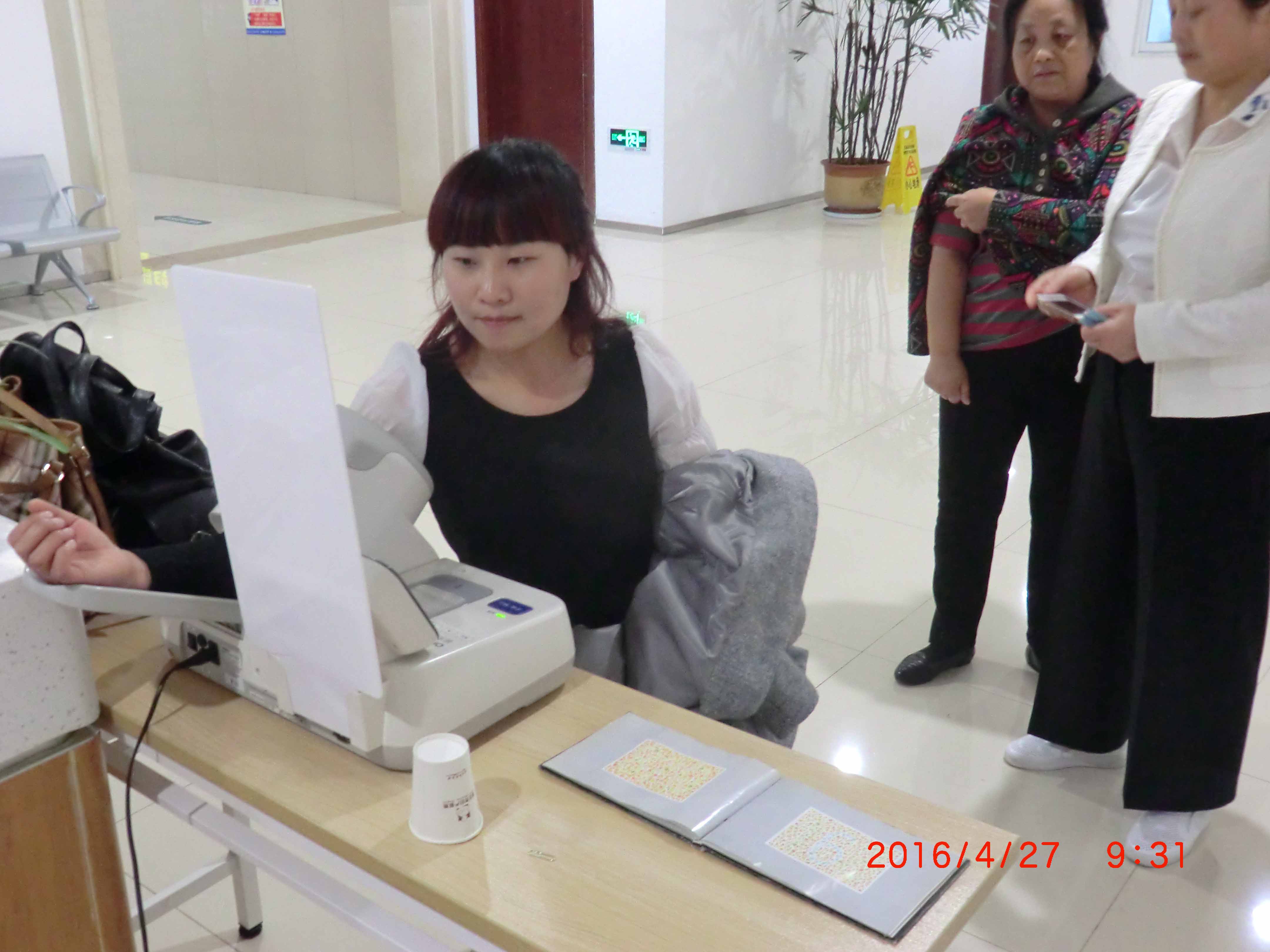 市公交公司開(kāi)展女職工免費健康體檢活動(dòng)160427.JPG