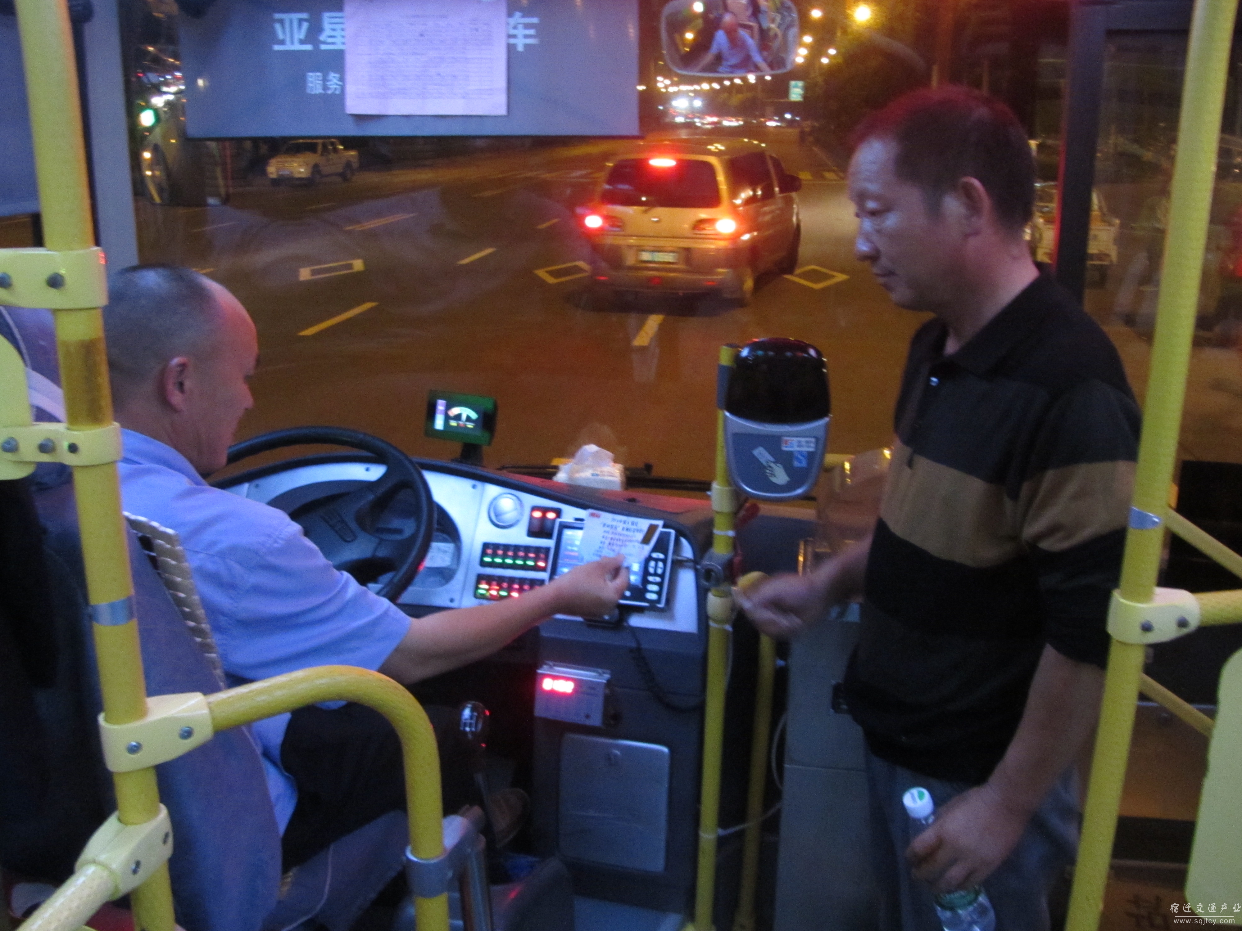 觀(guān)眾出示演唱會(huì )票免費乘車(chē).JPG