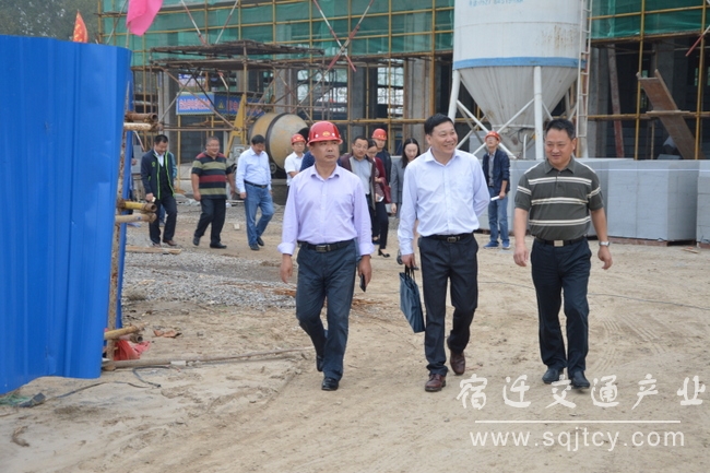檢查市公交綜合服務(wù)中心施工現場(chǎng).JPG